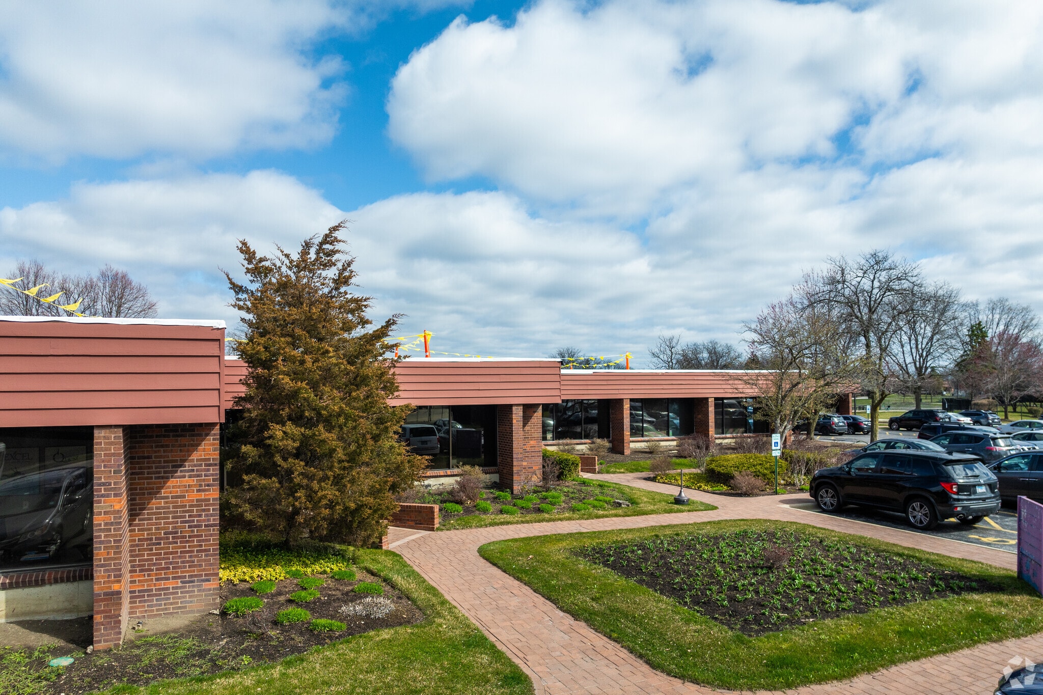 411 E Business Center Dr, Mount Prospect, IL for lease Primary Photo- Image 1 of 25