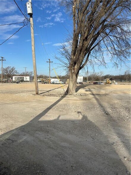 313 W Wilson St, Ottawa, KS à vendre - Photo du bâtiment - Image 3 de 4