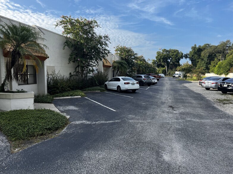 174-B Semoran Commerce Pl, Apopka, FL à louer - Photo du bâtiment - Image 2 de 5