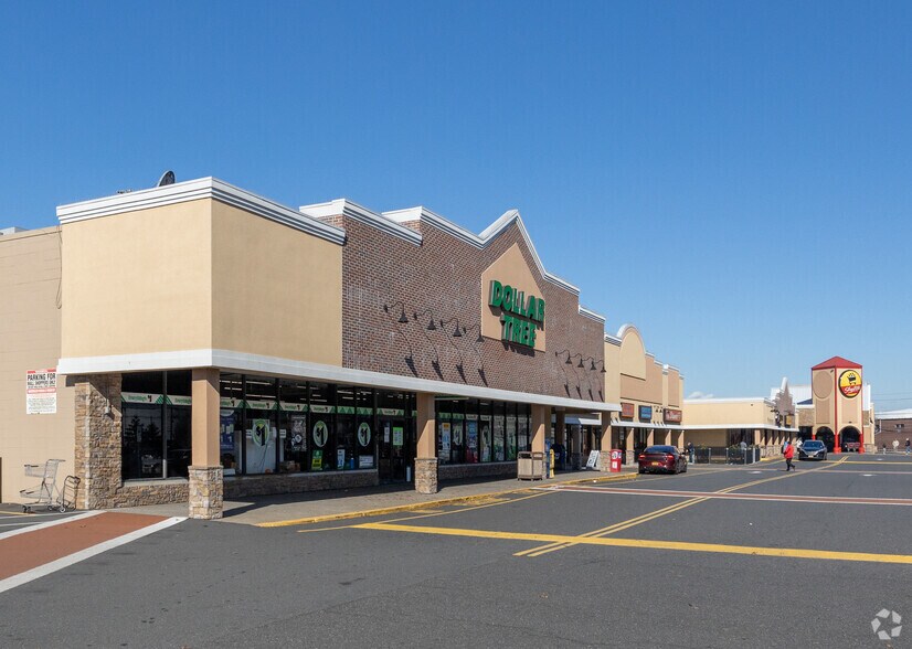 773-801 Roosevelt Ave, Carteret, NJ for lease - Primary Photo - Image 1 of 10