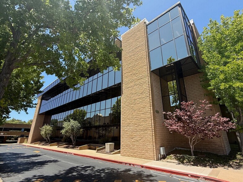 3220 S Higuera St, San Luis Obispo, CA à louer - Photo du bâtiment - Image 2 de 4