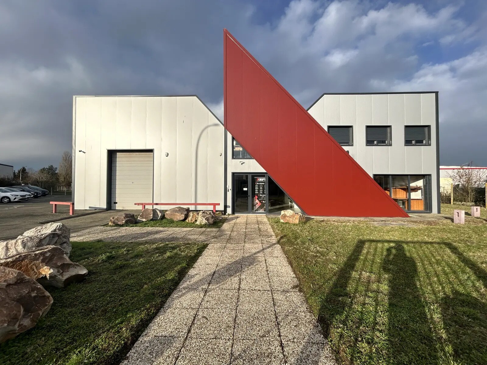 Retail in Dreux for lease Primary Photo- Image 1 of 9