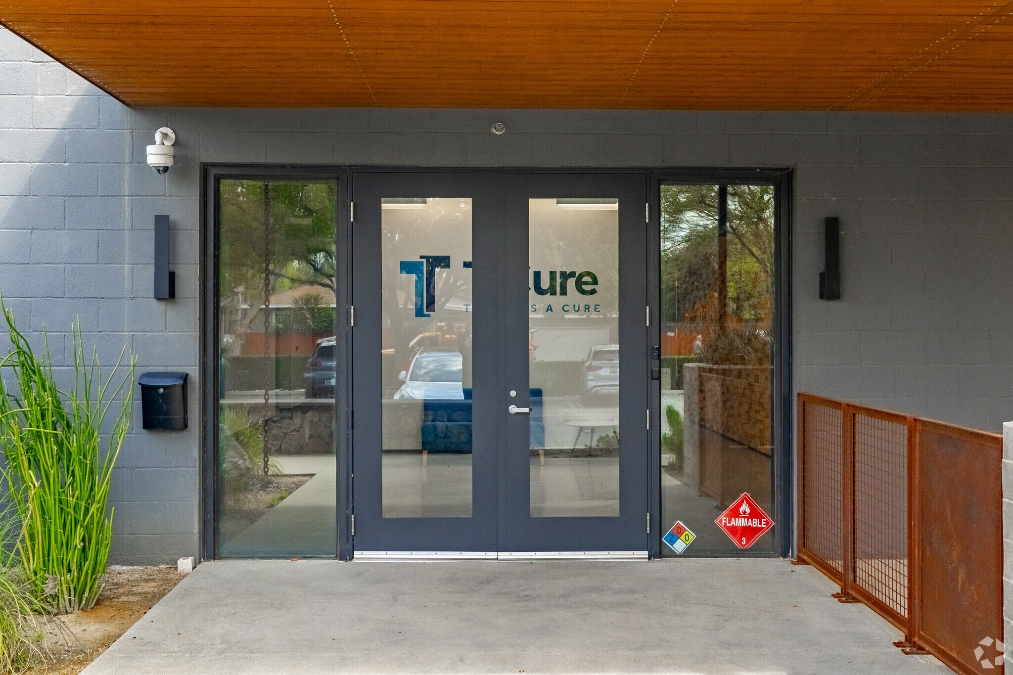 14751-14761 Califa St, Van Nuys, CA à louer Photo du bâtiment- Image 1 de 27