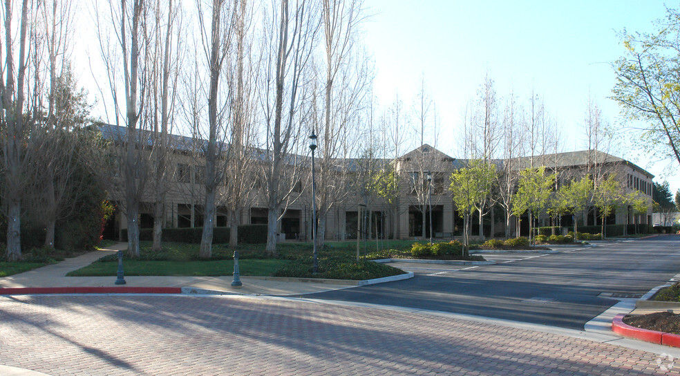 379 N Whisman Rd, Mountain View, CA for lease - Primary Photo - Image 1 of 3