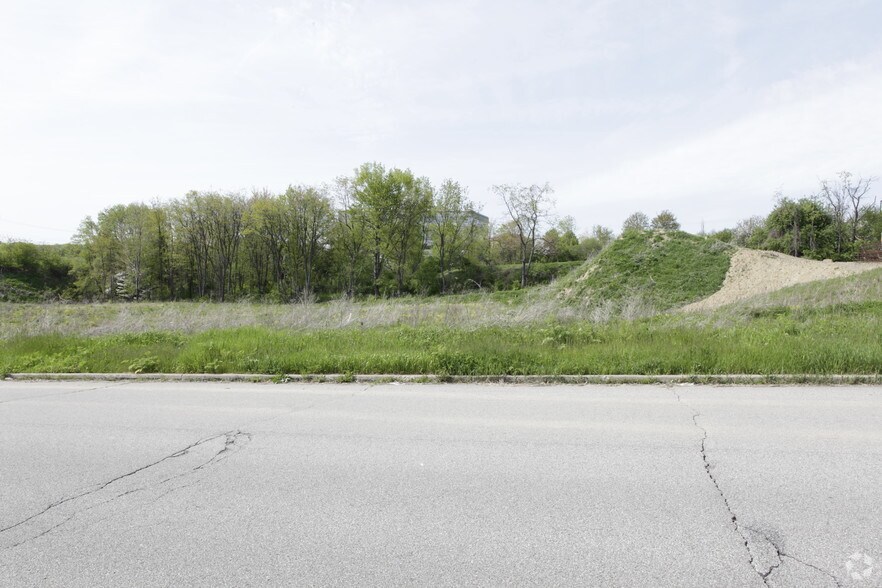 N Meadows Dr, Wexford, PA à louer - Photo du bâtiment - Image 2 de 4