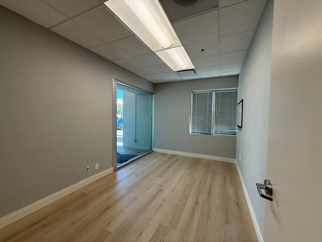 900 Grier Dr, Las Vegas, NV à louer - Photo du bâtiment - Image 3 de 21