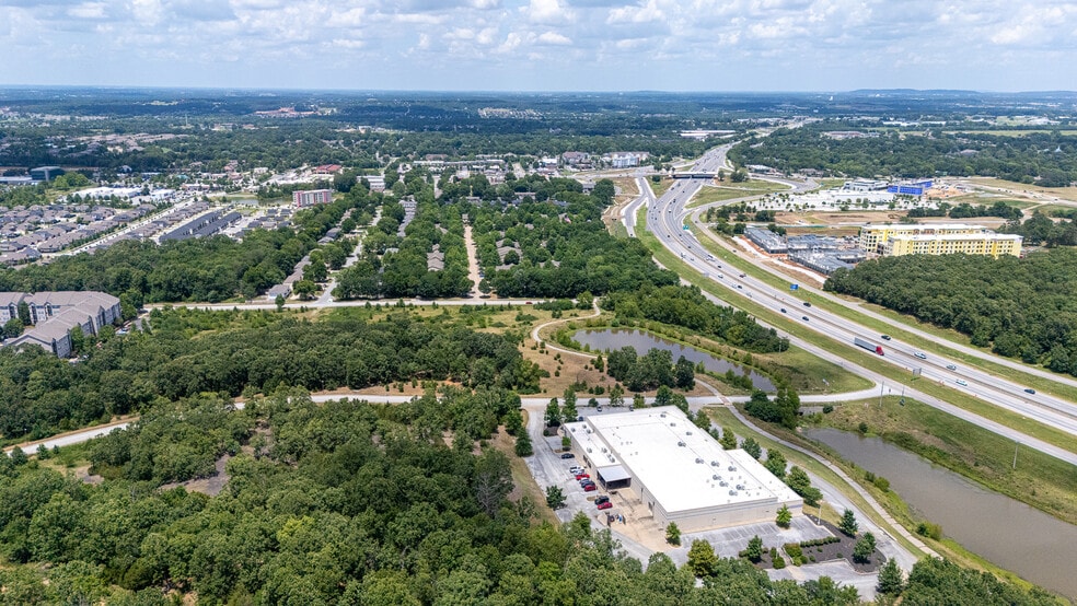 (4 Parcels) 3000 Technology Way, Fayetteville, AR à vendre - Photo du bâtiment - Image 2 de 15
