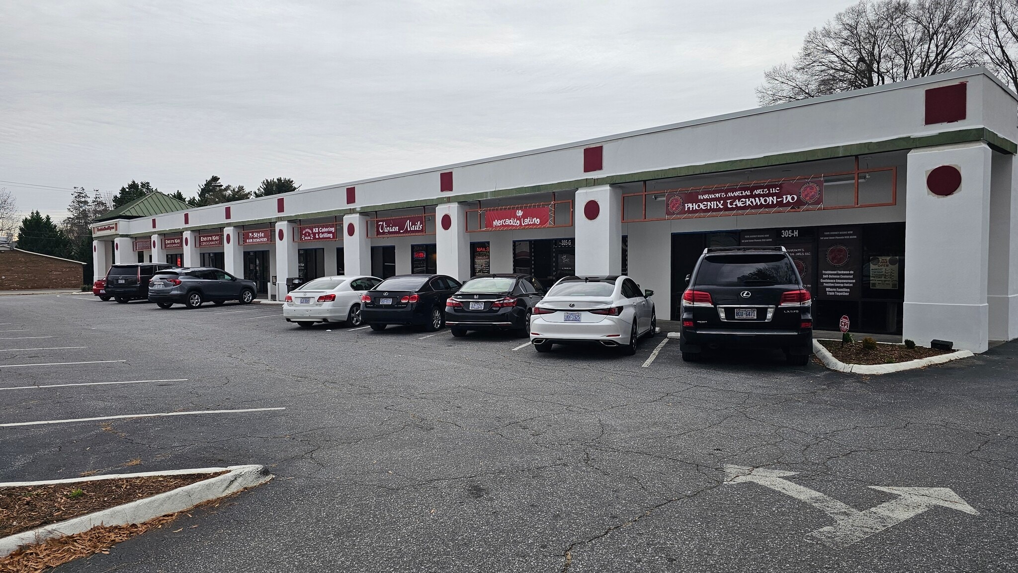 305 W Mountain St, Kernersville, NC for lease Interior Photo- Image 1 of 5