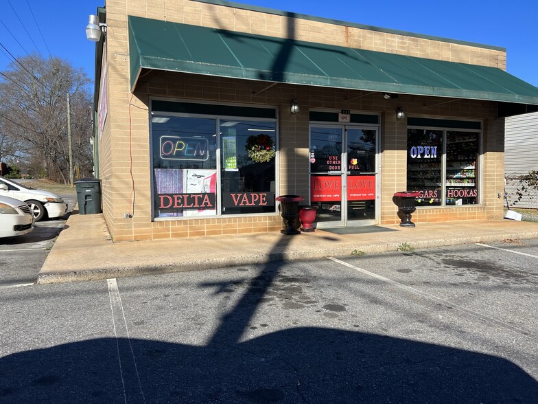 111 E College Ave, Boiling Springs, NC for sale - Building Photo - Image 1 of 1