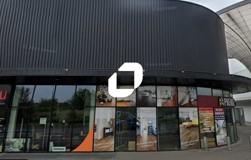 Retail in Chambourcy for lease - Building Photo - Image 2 of 4