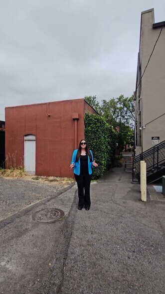 12670 SW Farmington Rd, Beaverton, OR à vendre - Vidéo sur l’inscription commerciale - Image 2 de 9