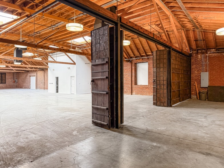 3841 Broadway Pl, Los Angeles, CA for lease - Building Photo - Image 3 of 14