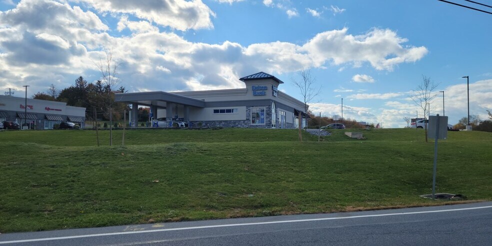 7799 Allentown Blvd, Harrisburg, PA à louer - Photo du bâtiment - Image 2 de 6