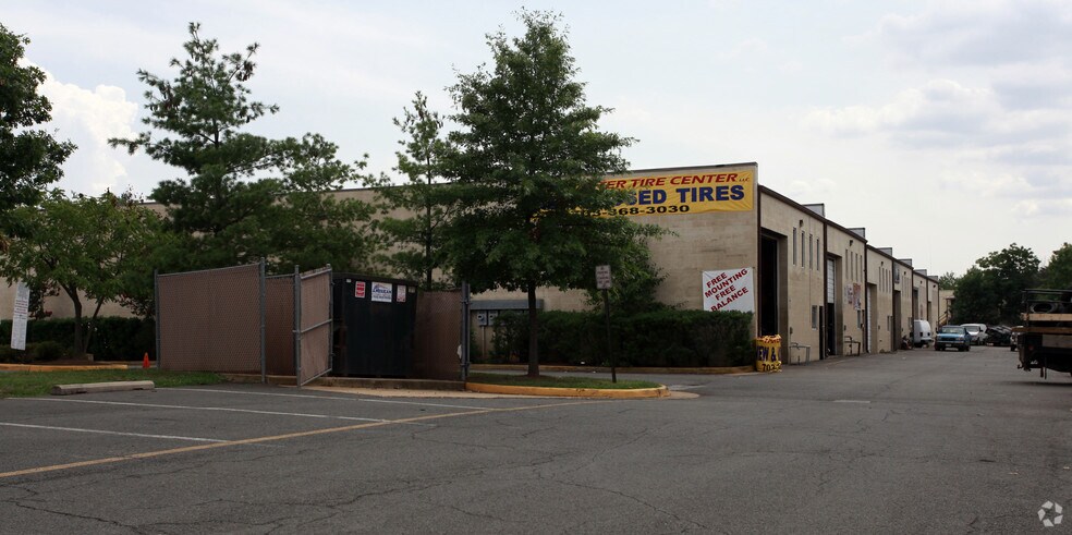 9240-9251 Sills Ct, Manassas, VA à louer - Photo du bâtiment - Image 3 de 4