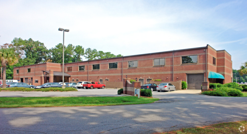 652 Bush River Rd, Columbia, SC for lease - Building Photo - Image 3 of 4