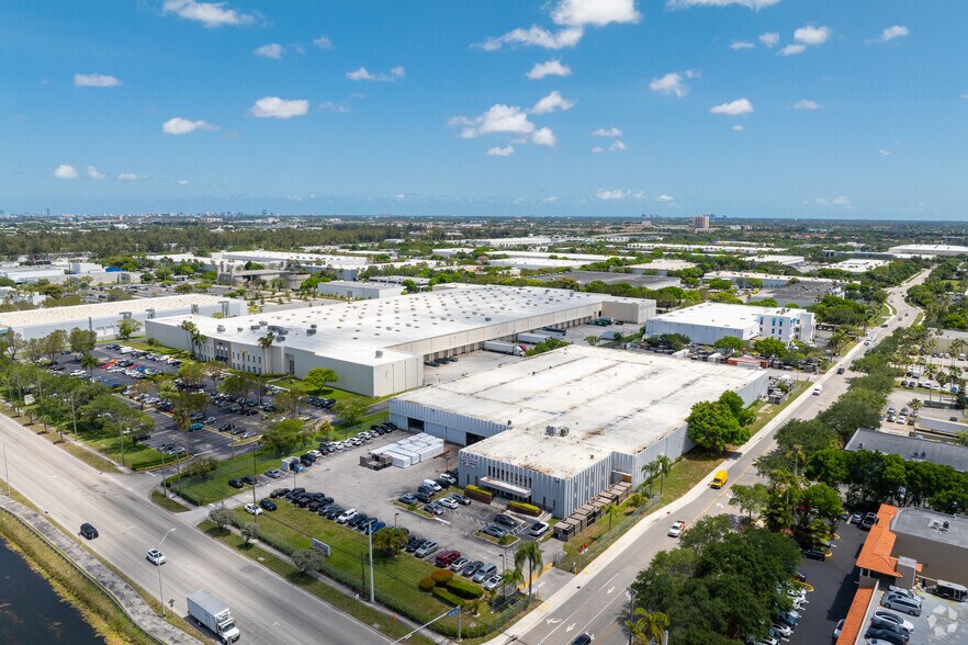 10100 NW 25th St, Miami, FL à louer - Aérien - Image 1 de 6