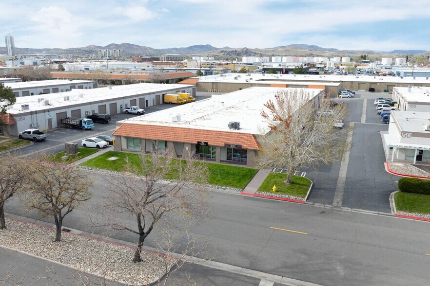 240 Freeport Blvd, Sparks, NV à louer - Photo du bâtiment - Image 3 de 10