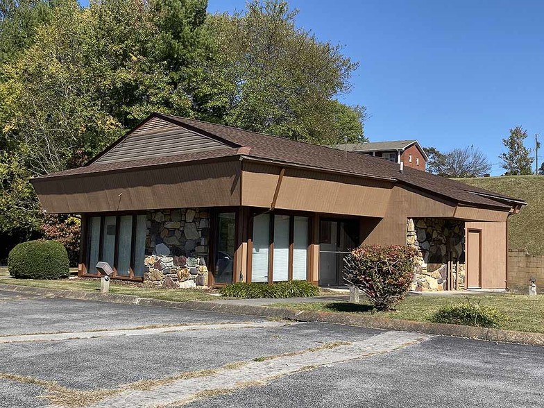 4006 Unicoi Dr, Unicoi, TN à vendre - Photo du bâtiment - Image 1 de 1