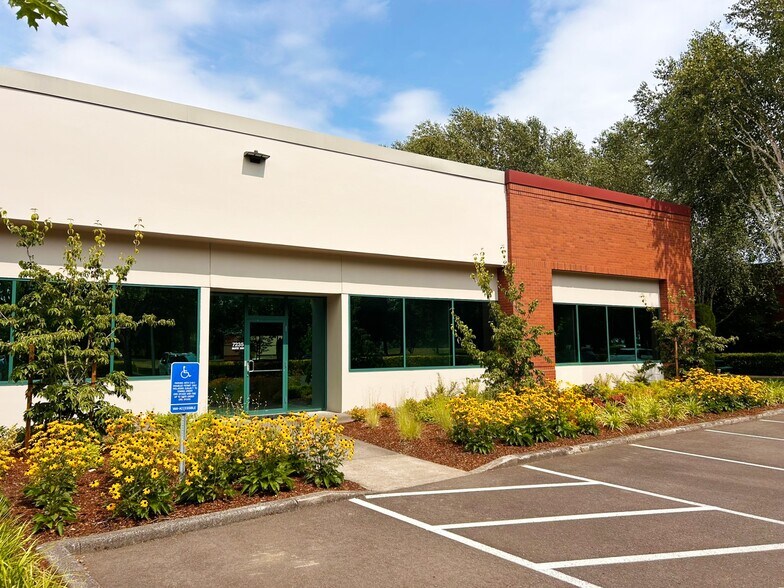 7425 NW Evergreen Pky, Hillsboro, OR à louer - Photo du bâtiment - Image 3 de 6