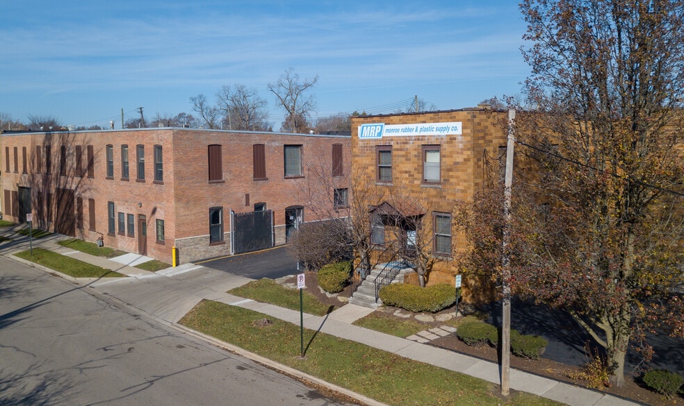 425 E Front St, Monroe, MI à louer - Photo du bâtiment - Image 2 de 38