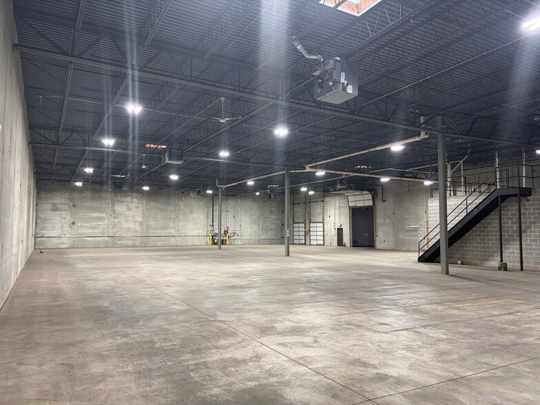 1275 Kyle Ct, Wauconda, IL for lease - Building Photo - Image 3 of 11