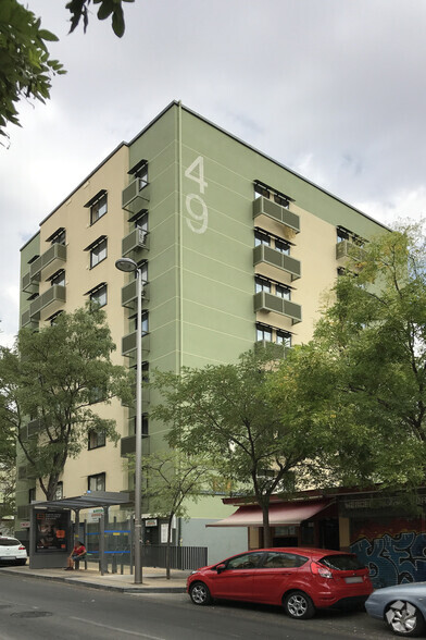 Calle Manojo de Rosas, 49, Madrid, Madrid for sale - Building Photo - Image 2 of 2