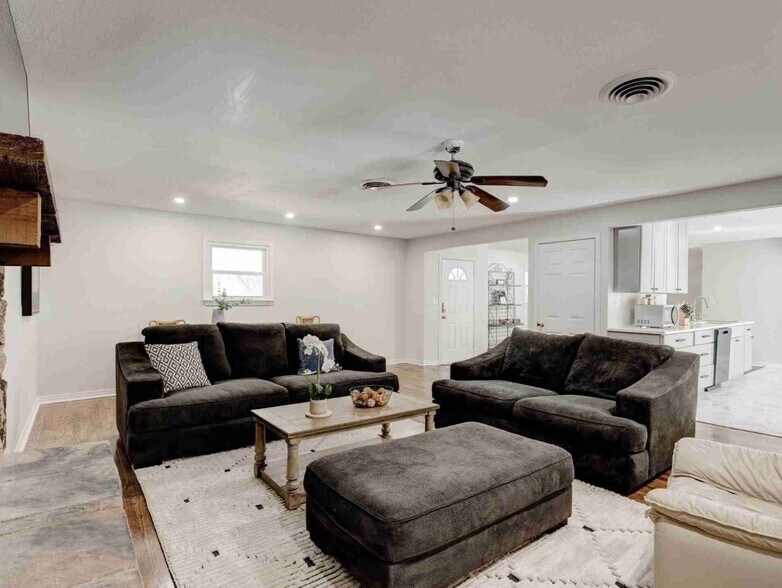 3511 Corto Ave, Fort Worth, TX for sale - Interior Photo - Image 2 of 9