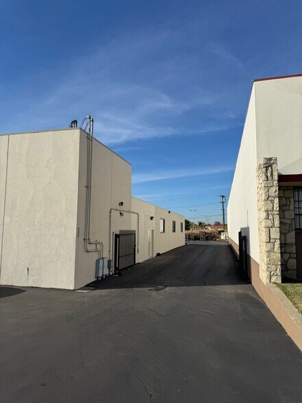 1107 S Mountain Ave, Monrovia, CA à louer - Photo du bâtiment - Image 3 de 7