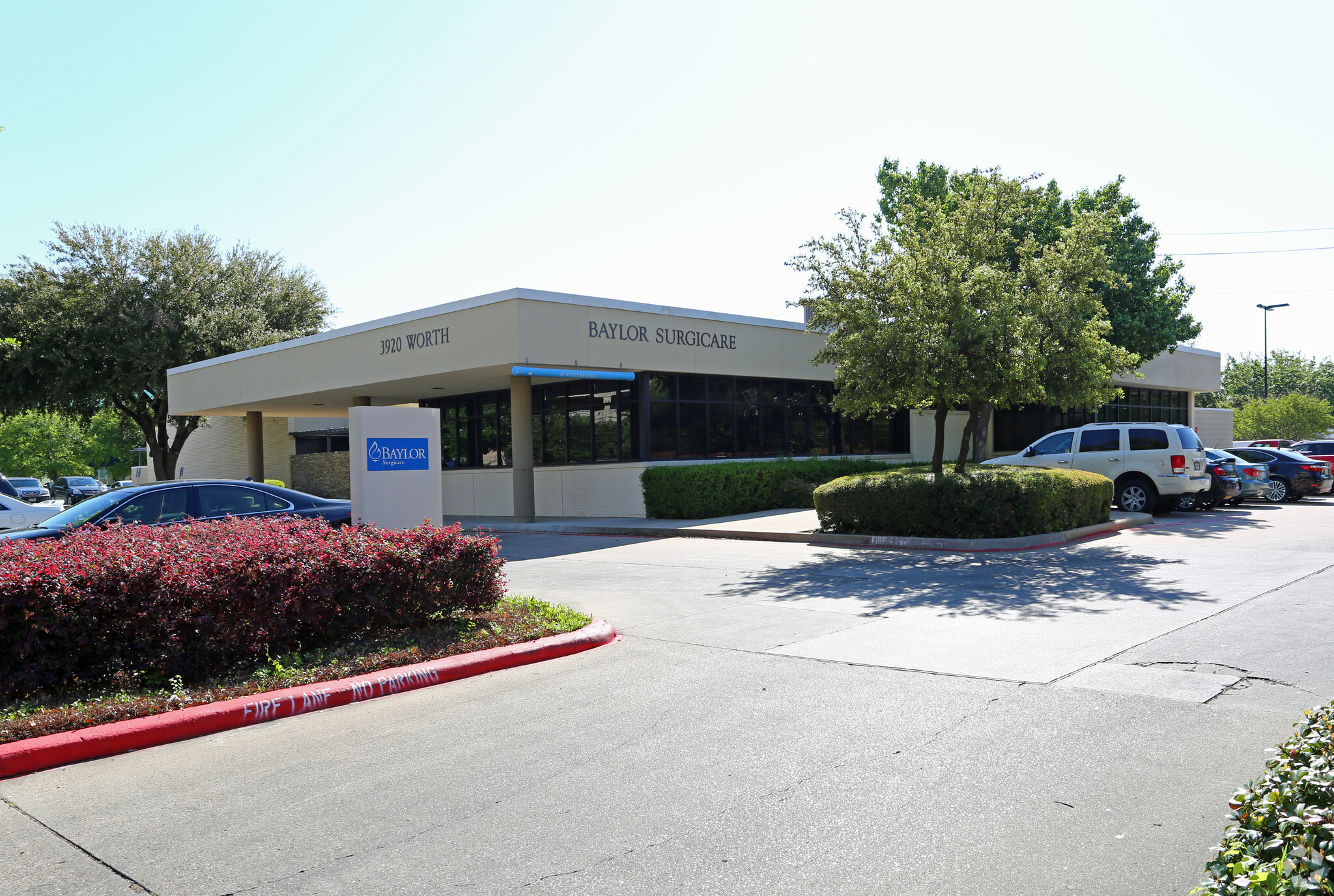 3920 Worth St, Dallas, TX for lease Primary Photo- Image 1 of 12