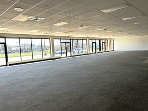 2100 S Hurstbourne Pky, Louisville, KY for lease Interior Photo- Image 2 of 5