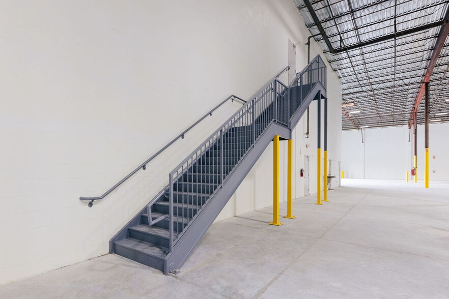 2875 NW 77th Ave, Miami, FL for lease - Building Photo - Image 3 of 28