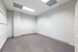 1519 E Main St, St Charles, IL à louer Photo intérieure- Image 2 de 3