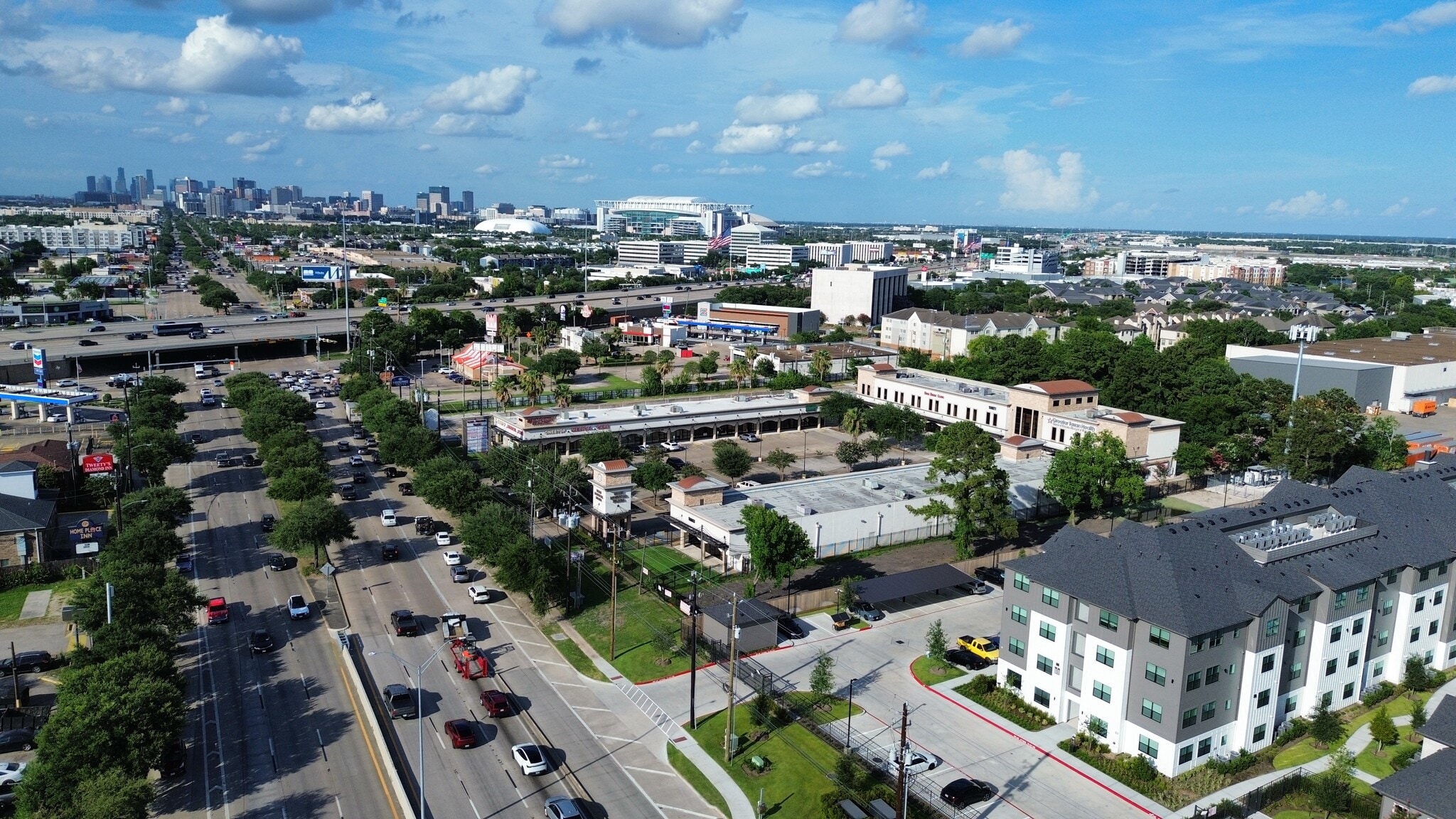 10019 Main St, Houston, TX for lease Building Photo- Image 1 of 24