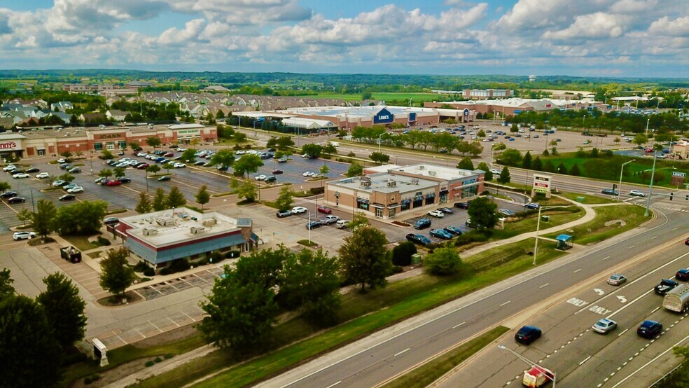 200-530 Commons Dr, Geneva, IL for lease - Building Photo - Image 2 of 3