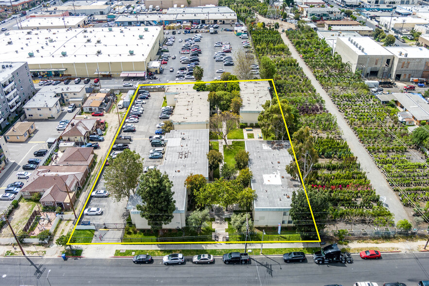 11744-11756 Runnymede St, North Hollywood, CA for sale - Building Photo - Image 2 of 23