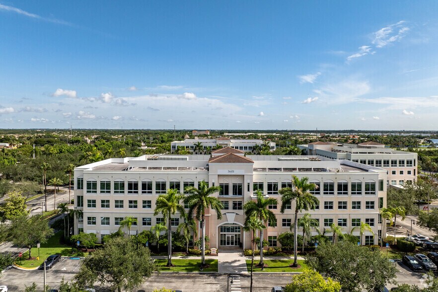 3601 SW 160th Ave, Miramar, FL à louer - Photo du bâtiment - Image 2 de 4