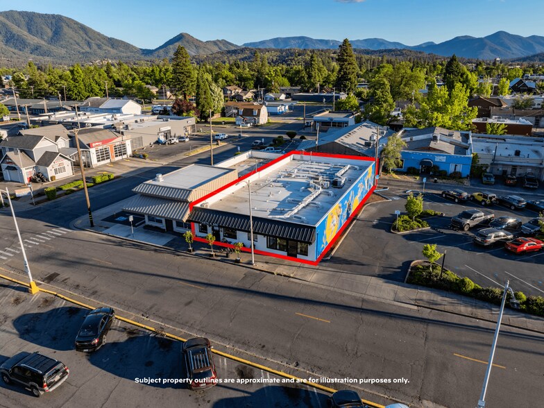 239 SE G St, Grants Pass, OR à vendre - Photo du bâtiment - Image 2 de 92