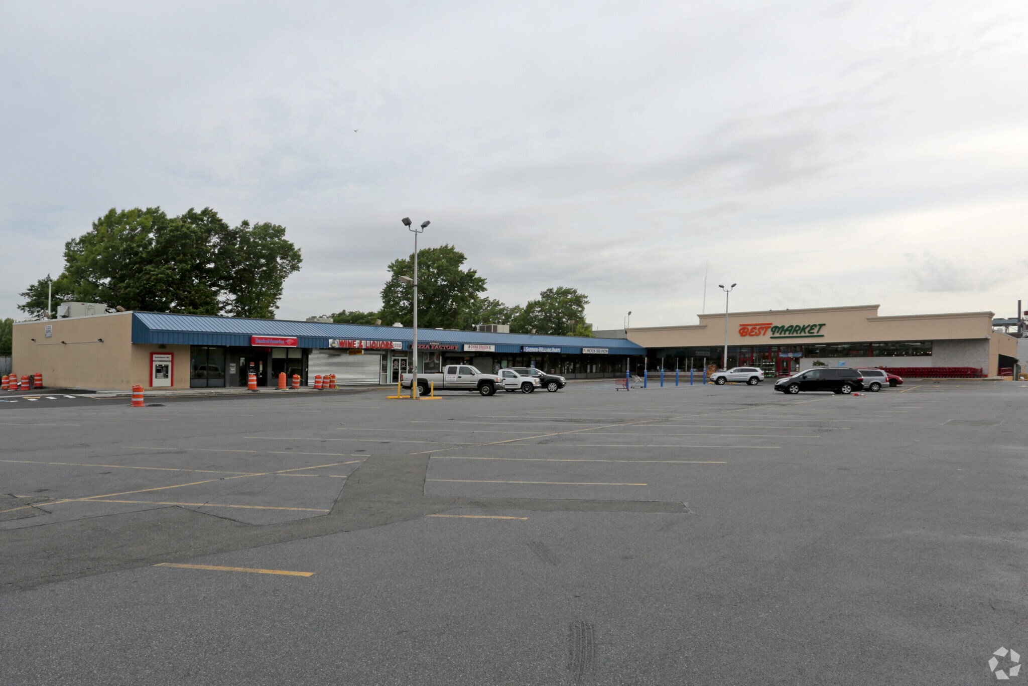 19-30-19-50 37th St, Astoria, NY for lease Primary Photo- Image 1 of 6