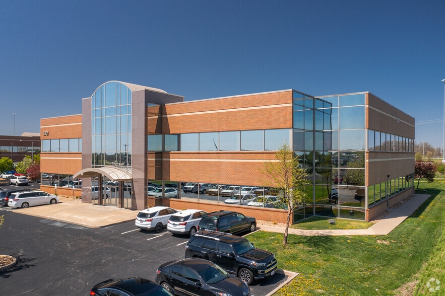5301 Veterans Memorial Pky, Saint Peters, MO for lease - Building Photo - Image 2 of 17