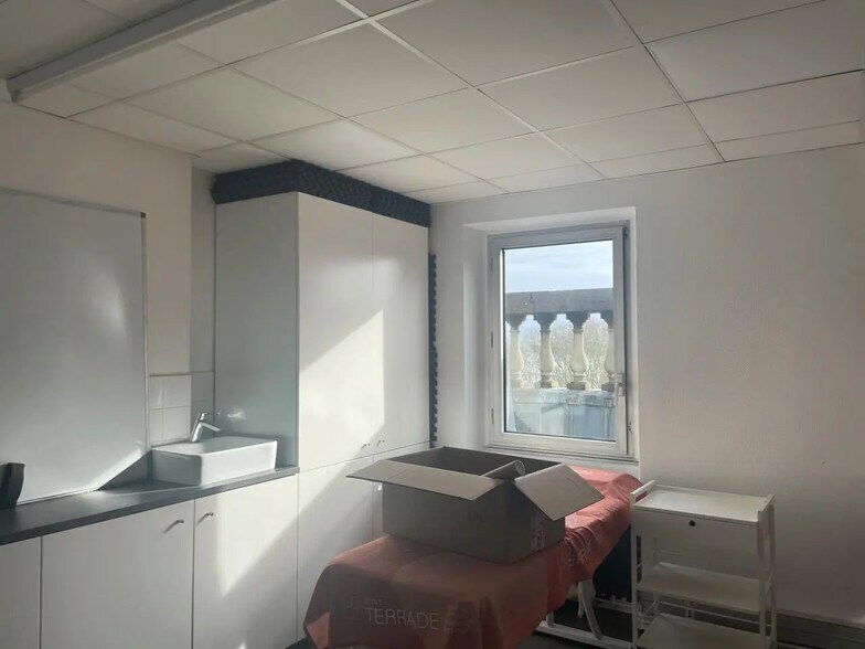 Bureau dans Bordeaux à louer - Photo du bâtiment - Image 3 de 21