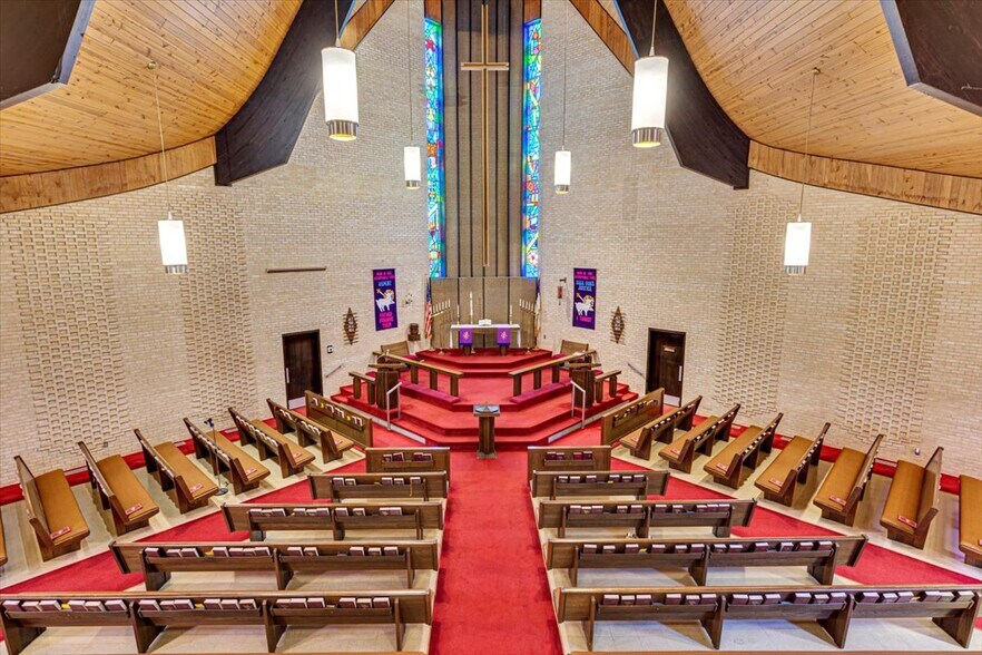 17200 E 39th St S, Independence, MO à vendre - Photo du bâtiment - Image 2 de 45