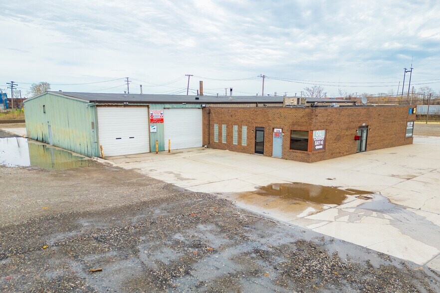 3969 Wyoming St, Dearborn, MI à louer - Photo du bâtiment - Image 3 de 7