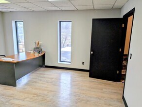 15-43 Falls Ave, Oakville, CT à louer Photo intérieure- Image 2 de 4