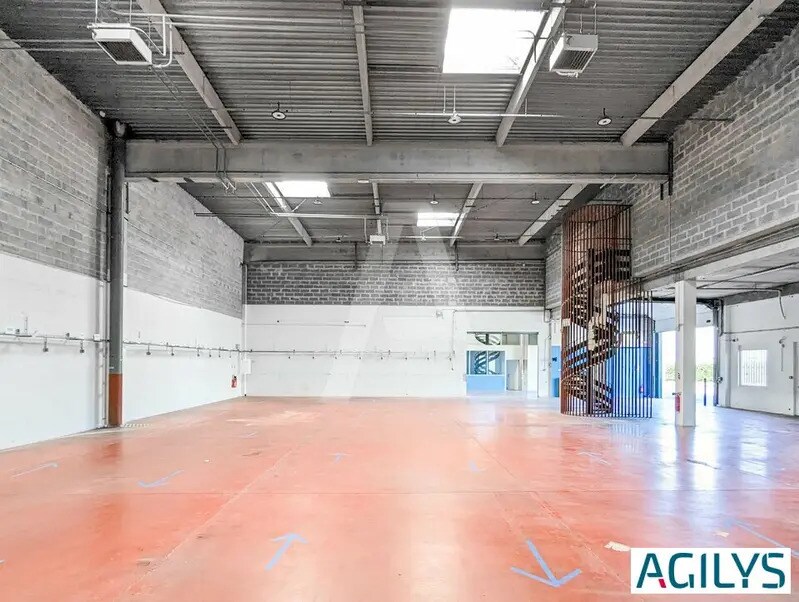 Flex in Verrières-le-Buisson for lease Interior Photo- Image 1 of 11