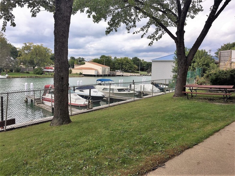 805 10th Ave, Port Huron, MI à louer - Photo du bâtiment - Image 2 de 2