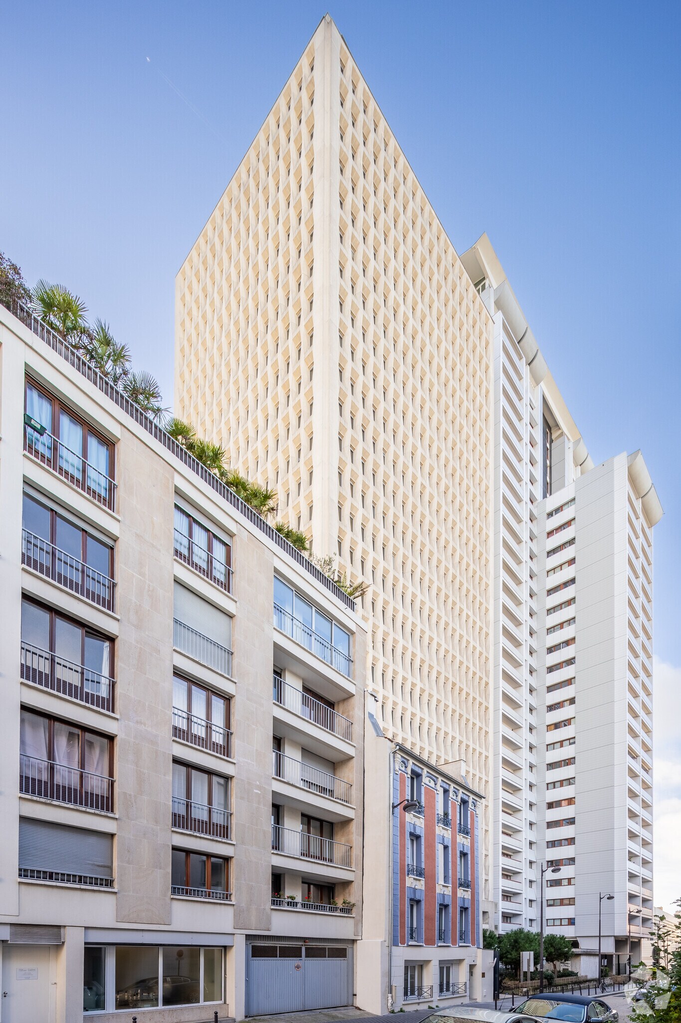 9-11 Rue Georges Pitard, Paris for lease Primary Photo- Image 1 of 3