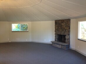 1675 NE Hogan Dr, Gresham, OR à vendre Photo intérieure- Image 2 de 3