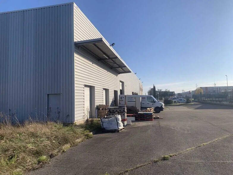 Bureau dans Meyzieu à louer - Photo du bâtiment - Image 3 de 6