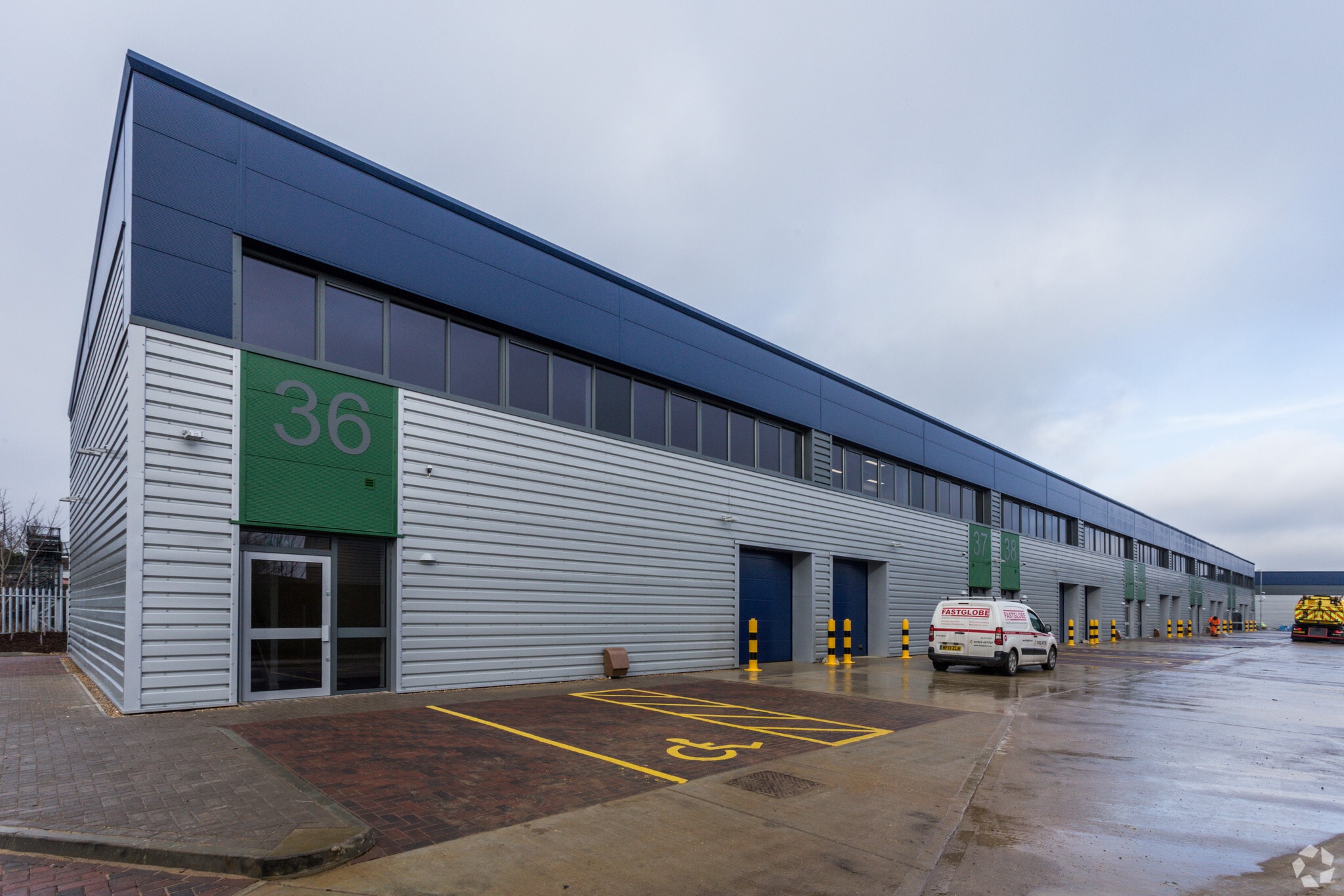 3-6 Goulds Close, Milton Keynes for lease Building Photo- Image 1 of 5