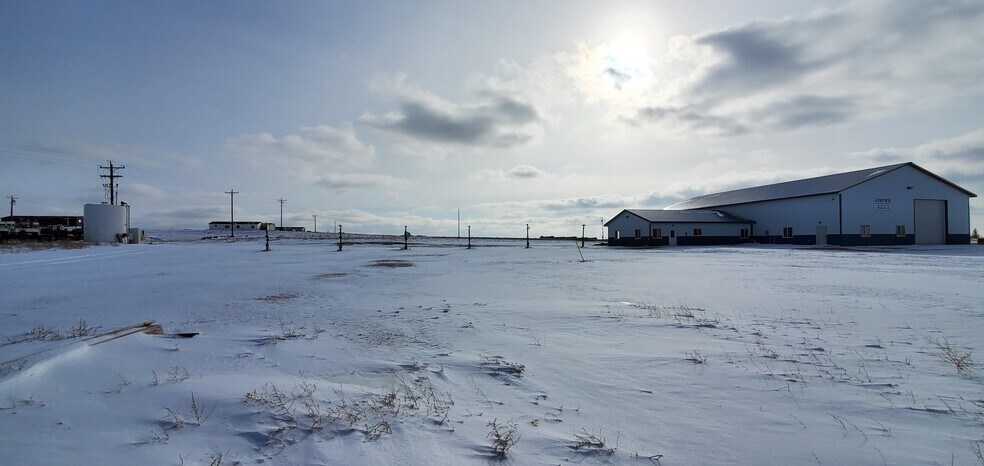13318 29th P St NW, Arnegard, ND à vendre - Photo du bâtiment - Image 3 de 47